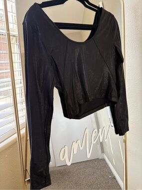 lululemon athletica Black Long-Sleeve Scoop Neck Crop Top